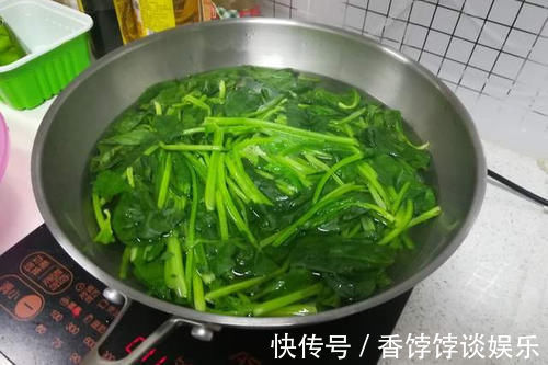 青菜|炒绿叶菜,直接下锅可不行,记住2个窍门,出锅翠绿入味不出水