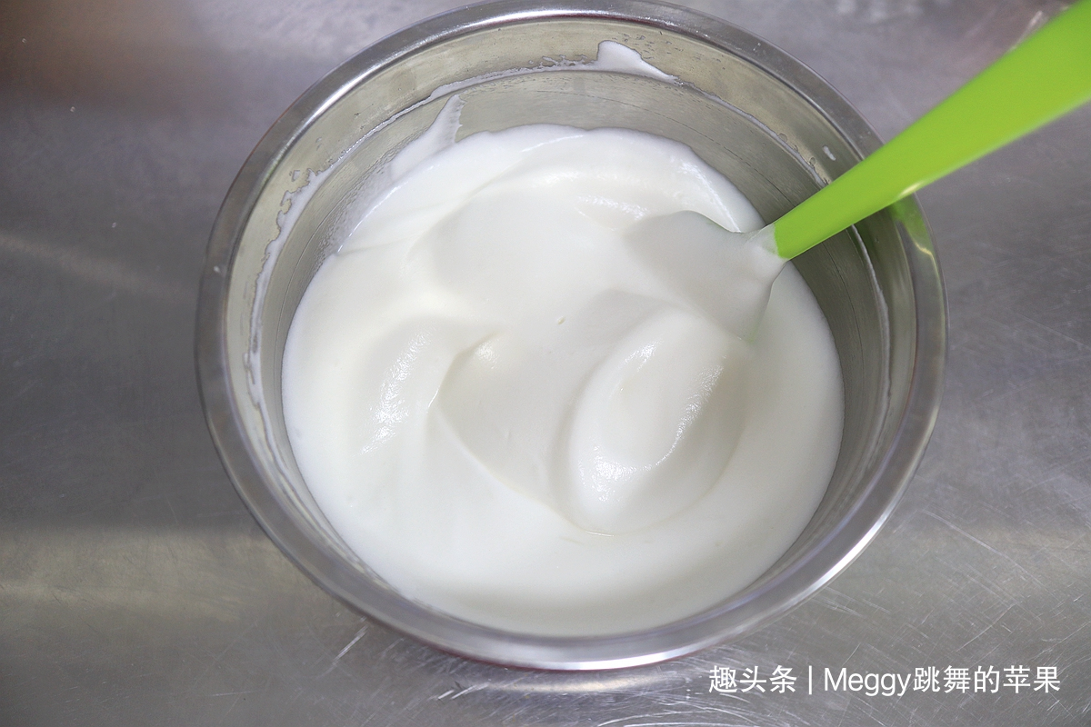不用鸡蛋黄做的天使蛋糕卷，弹性真好不裂不折，比蛋糕省事