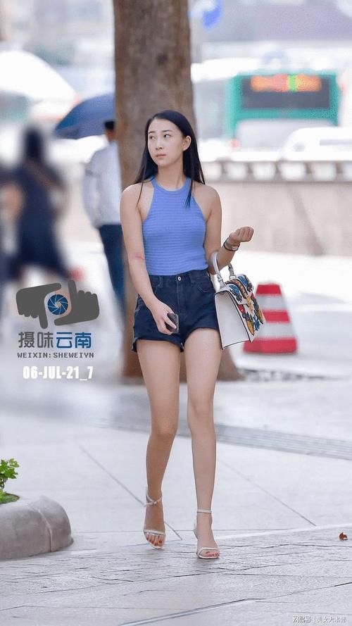 高跟鞋|穿出玉足优雅的性感，一字带细高跟凉鞋才经典，自带女人味！