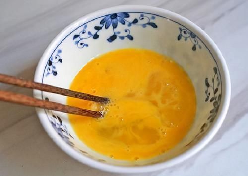 蛋液|蒸鸡蛋羹,加水直接下锅蒸是大忌!牢记这4窍门,蛋羹细滑如布丁