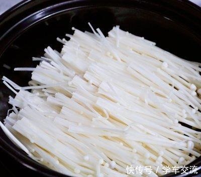 虾仁豆腐煲健康营养、不油不腻,一家人晚饭吃真舒服