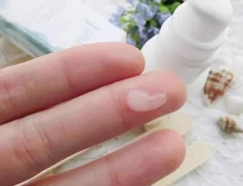 护肤品|早晚都要擦精华液?问了美容师,发现我弄错了!效果差还浪费