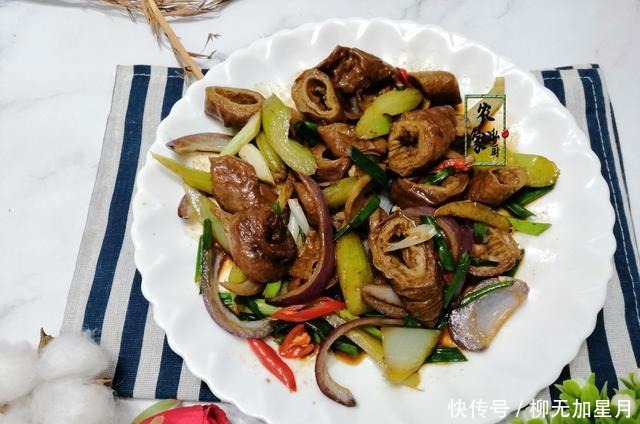 美食|这肉很多人“嫌弃”它,却是吃货眼中的美食,炒一炒比肉还香!