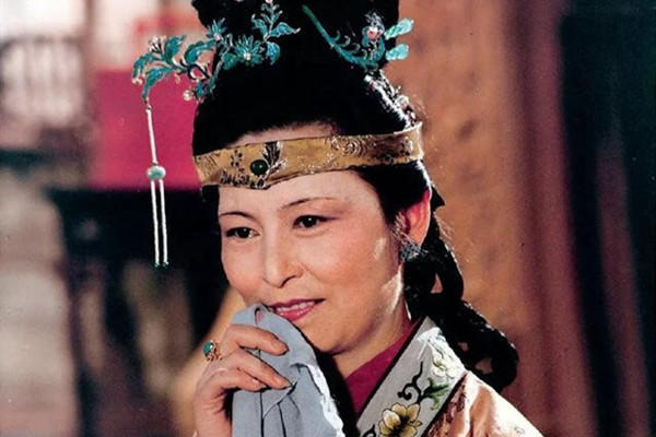 王夫人|袭人借了谁的势,敢跟老祖宗拿大?王熙凤和贾母唱双簧;永难翻身