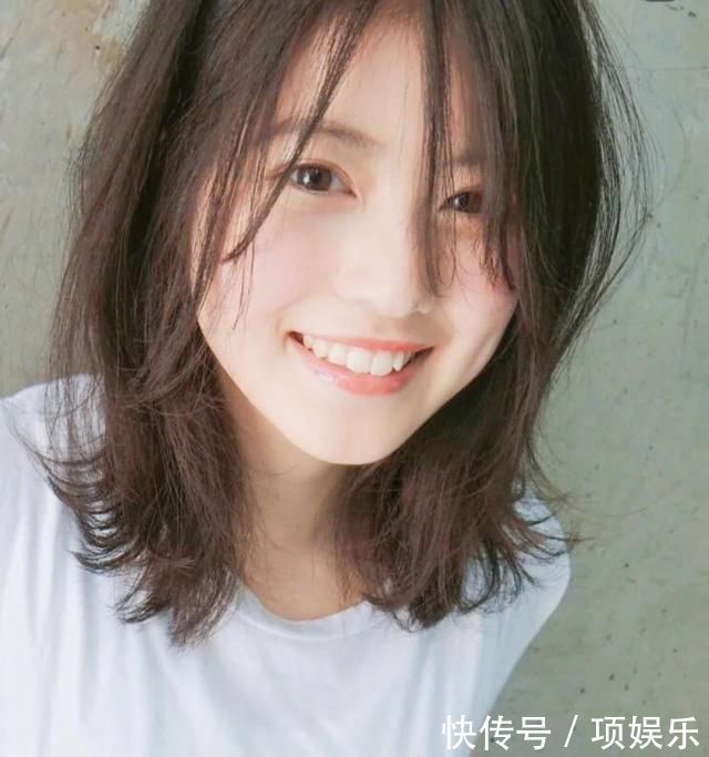 微胖女生的身材特点肉肉的脸显胖,双下巴显臃肿,麒麟臂很难遮