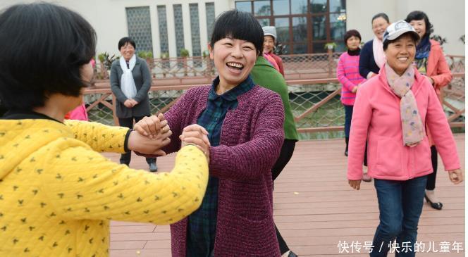 寿命长的人一般有5个表现,就算占一个,也值得高兴