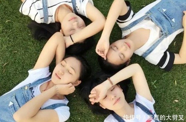 女子“发型图鉴”火了,网友看后哭笑不得:直接回到20年前