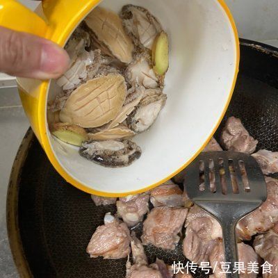 九层塔|餐桌上最有人气的家常菜之鲍鱼排骨