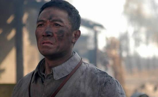 文章|看看亮剑中的团长李云龙,再看看龙文章,同样是团长为什么差距这么大