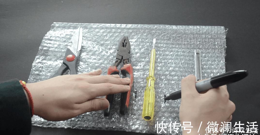 快递箱|快递箱里的气泡垫别扔了, 没想到它作用这么大, 家家户户用的到
