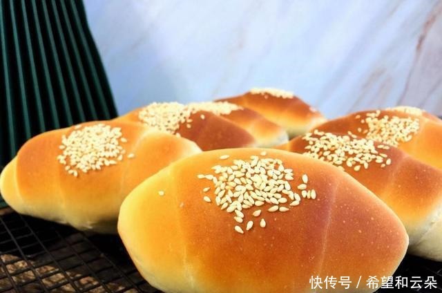 韧性|牛角夹心小面包就这样做,松软香甜,放两天也不硬,孩子超级爱吃