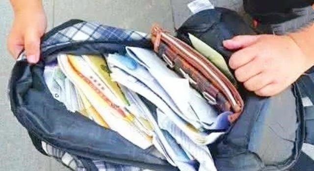 铅笔|孩子的书包千万不能翻!里面的东西简直超出想象范围,又惊又喜!