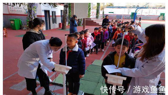 医生|7岁男童连续2年睡前喝牛奶,身高仅114厘米,医生,愚蠢害了