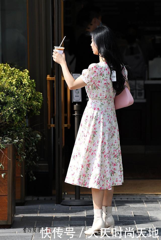 蕾丝|肉色丝袜的优点很多,今夏很多美女穿肉丝,图的是能搭配出精致感