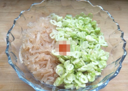 这菜清甜爽口特去火,做成馅饼,鲜香可口,但很少有人吃过!