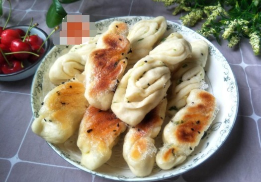 花卷不要再蒸着吃了,试试着样做,3分钟就出锅,宣软又酥脆!