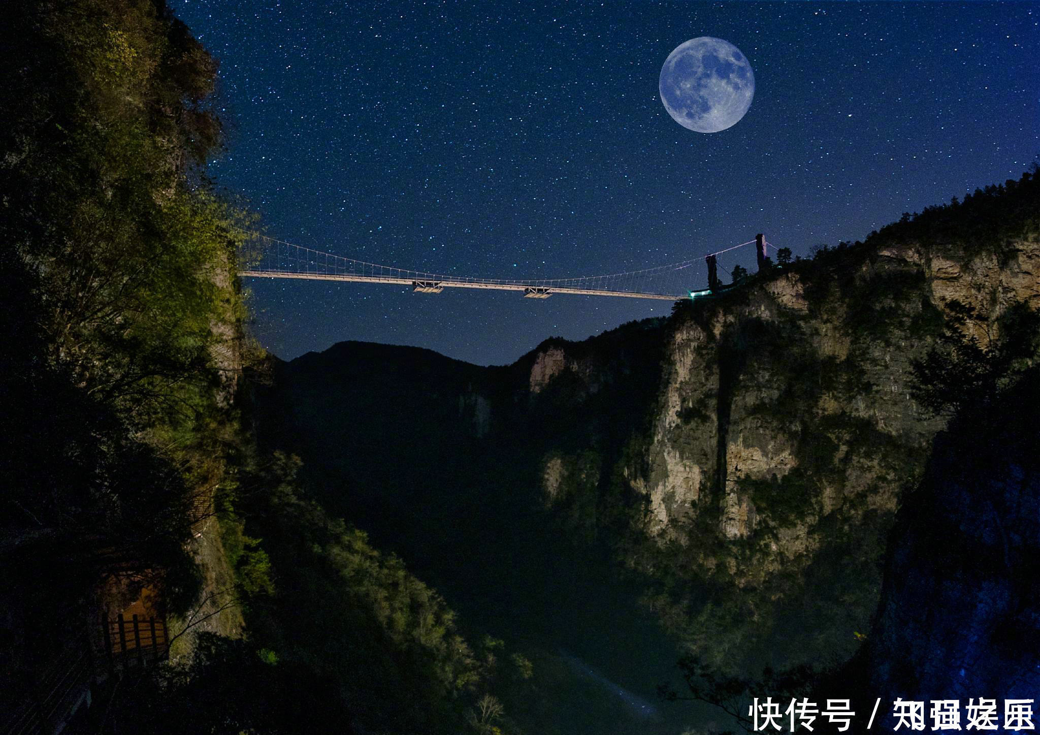 中年|挑战生理极限世界上最高最长的玻璃吊桥，你敢走过去吗