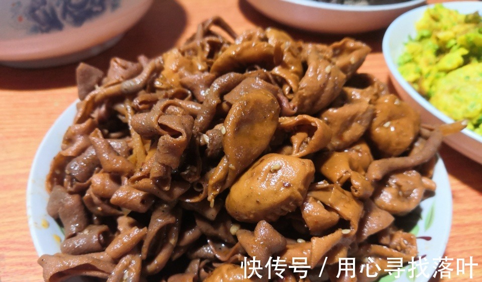 宝妈|一家三口自驾回内蒙，第一餐8道菜，朋友可不敢吃，怕胖！