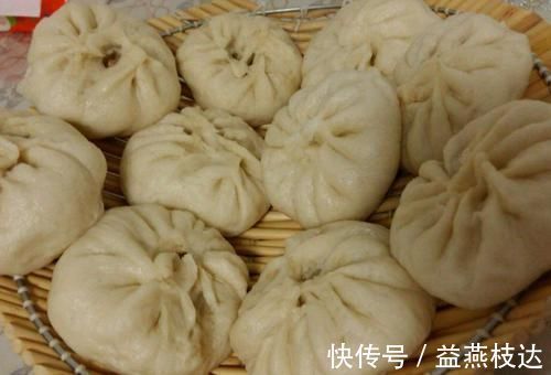 夏天最应该吃这菜,1元钱一斤,用来包包子最香,老公一次吃5个