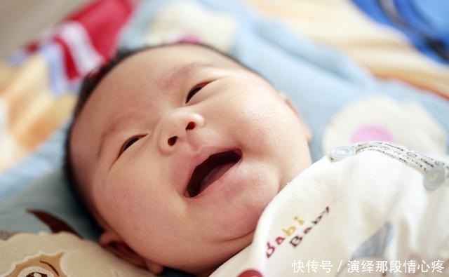 美国儿科学会|每天陪宝宝练这个动作,头型更漂亮,更早学会翻身、走路!