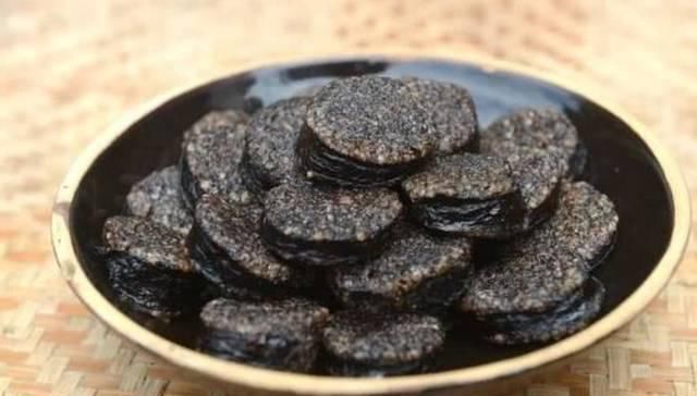 摊主|东北集市“稀奇物”,远看像煤球,近看直摇头,摊主排队都难买