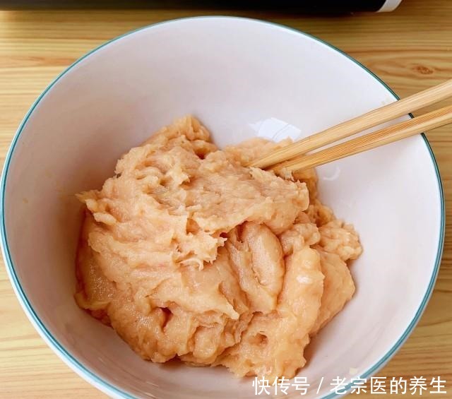 香菇鸡肉馄饨,薄皮大馅,汤鲜肉嫩!