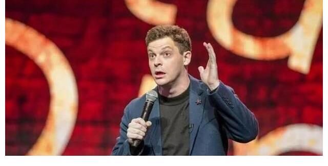 脱口秀破圈后,脱口秀演员和相声演员同台PK,最终谁会赢?