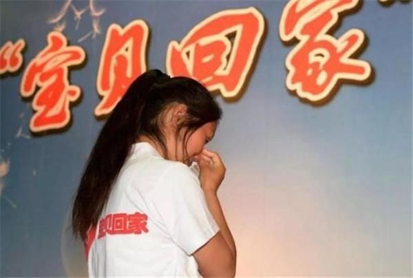 列车|妈妈在列车上给孩子冲奶粉,乘客看到马上报警,拯救孩子一生