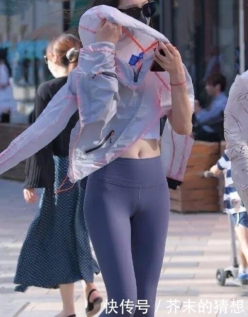 穿着方式|抛开短裙的枷锁,打底裤翻身做主人,显瘦时尚,非常容易凹造型