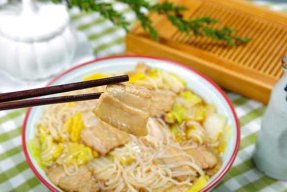 天冷炖上这么一锅，比吃火锅还带劲，顿顿吃不腻，好吃到汤汁不剩