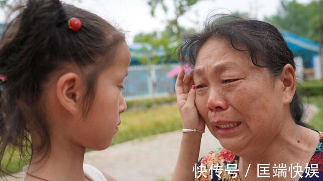 婆媳|“奶奶为什么不上桌吃饭”6岁孩子问,妈妈的回答让老人落泪