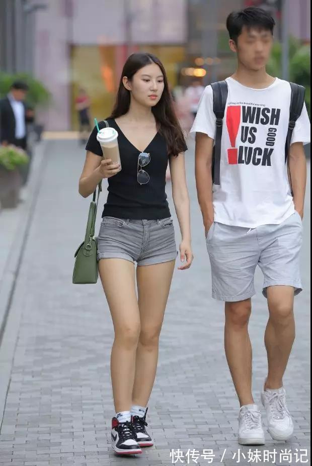 路人|街拍路人,清新又亮眼的时尚穿搭参考,让你美得让人嫉妒