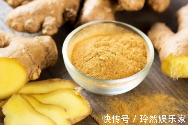 姜黄素|睡前把生姜涂在脚底下,除了缓解脚臭,还有三大好处等着你!