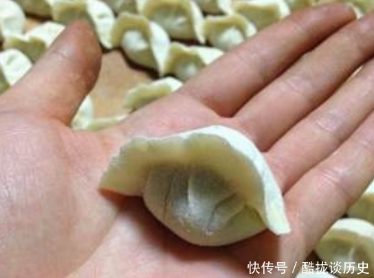 脆嫩|芹菜包饺子,先焯水还是直接包?都错了,这么做才翠绿脆嫩不出水