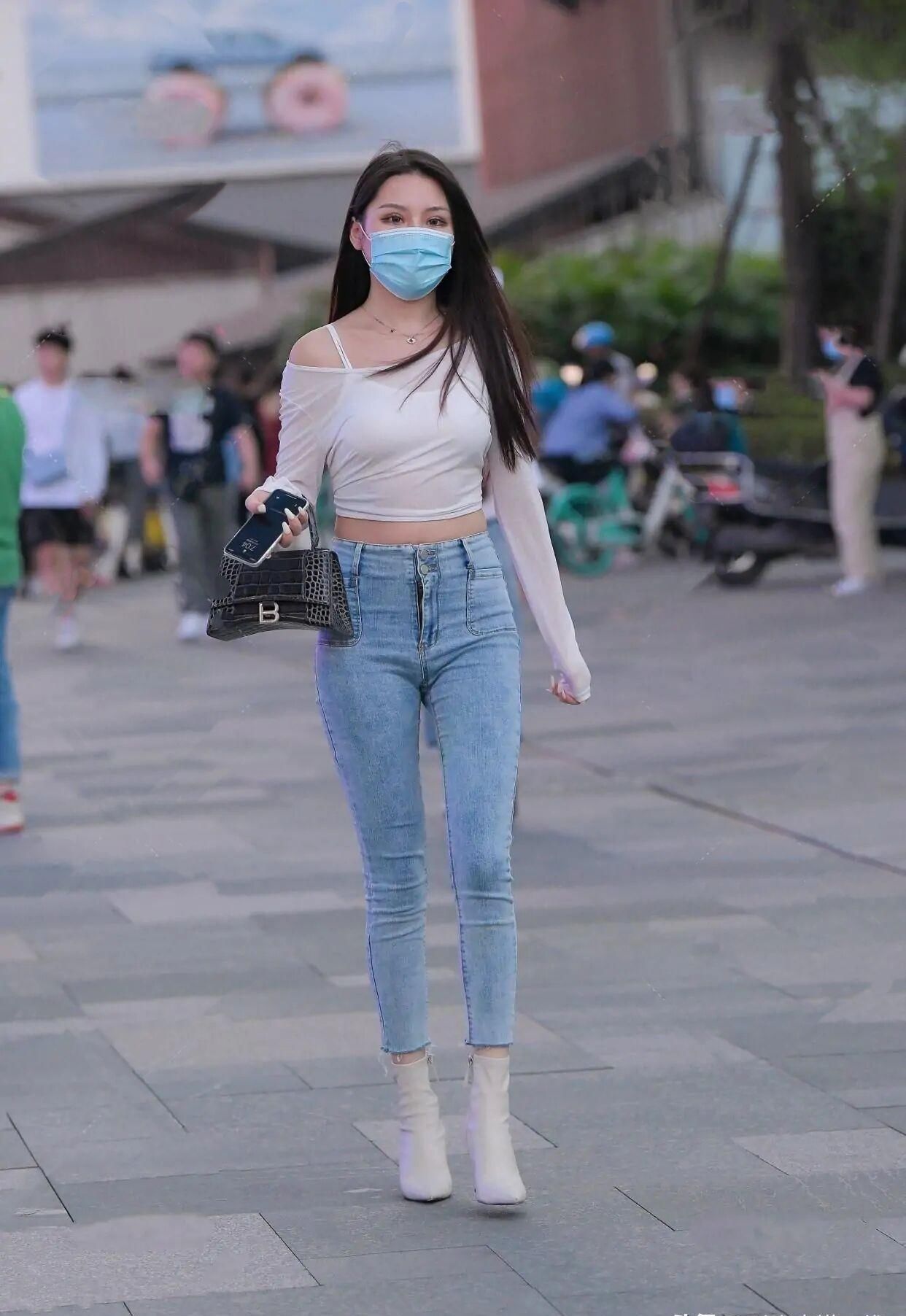 大街|“烂大街”的牛仔裤，并非只有一种穿法，你还被蒙在鼓里吗？