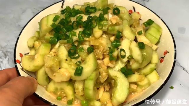 饭店48元的凉拌黄瓜,原来多加了这2步,学会做给家人吃,太香了
