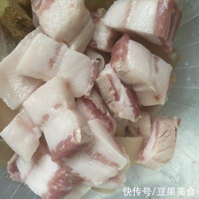 最适合冬天吃的红烧肉萝卜,美味又暖身