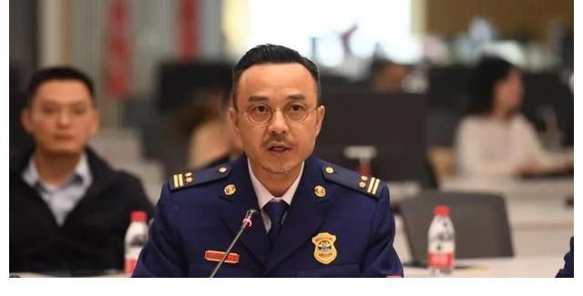 同样是芒果台主持人，把何炅和汪涵放在一起比较，差别就很显著了