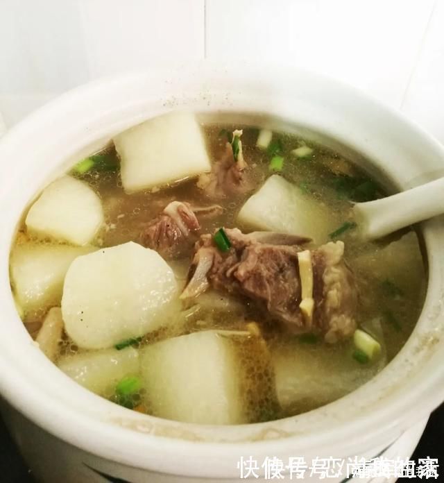 炖羊肉汤不要花椒、大料和料酒,加这两样味道鲜美,还没羊膻味!