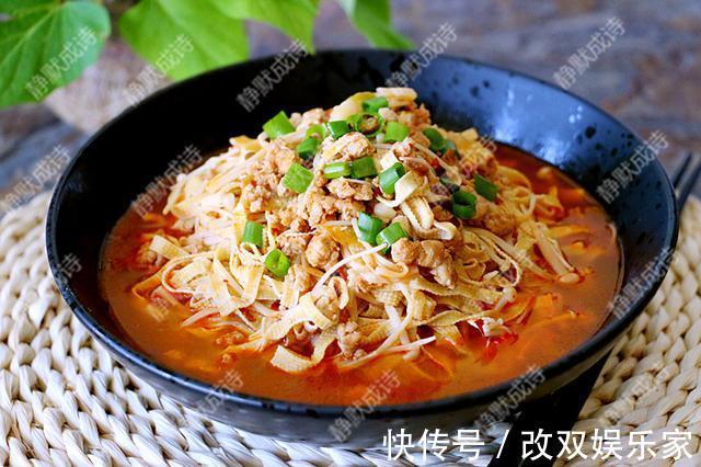 宅在家，我隔三差五做此菜，下饭又过瘾，还不长肉，做法超简单