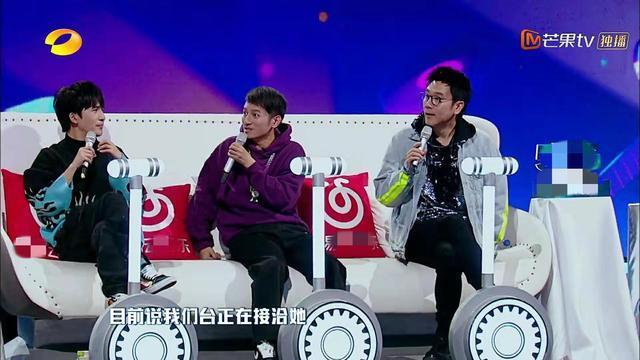 謝娜|李維嘉做客大張偉的節目,一直插不上話,謝娜看不下去幫了李維嘉