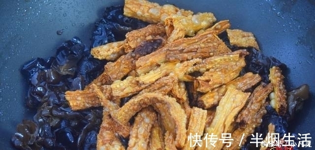 木耳炒腐竹最好吃的做法,简单美味又下饭,看看你喜欢吃不?