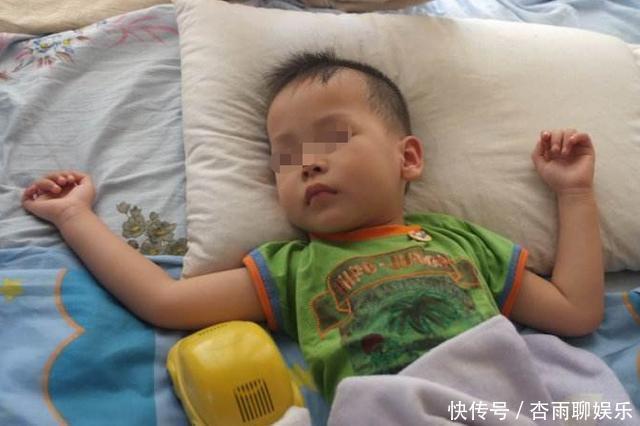孩子|孩子晚上入睡后总“满床打滚”弄懂这些原因,让宝宝睡得更安稳