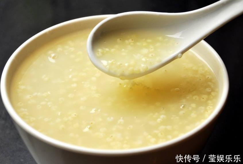 煮小米粥时,不能直接加水煮,资深煮妇教你这样做,米粥又香又稠