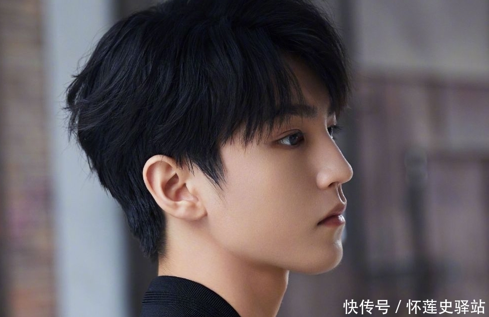 金大川委婉 王俊凯吃饭扒菜被嘲,金大川委婉提醒气氛尴尬,粉丝发长文挽尊