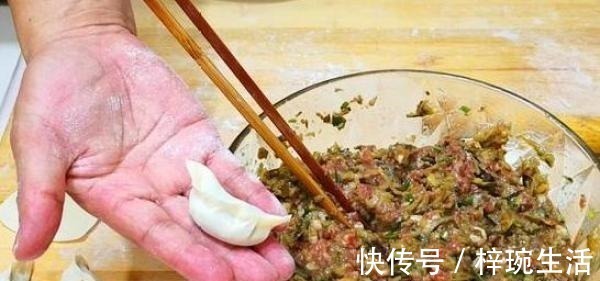 茄子包饺子原来这么美味，很多人都不知道，比肉馅香，比三鲜馅鲜