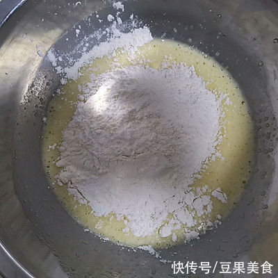 #健康甜蜜烘焙料理#草莓酥粒马芬蛋糕