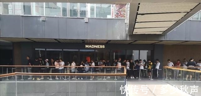 阿迪达斯 “中年人炒股，年轻人炒鞋”，天价球鞋背后，谁在消费直男的购买力？