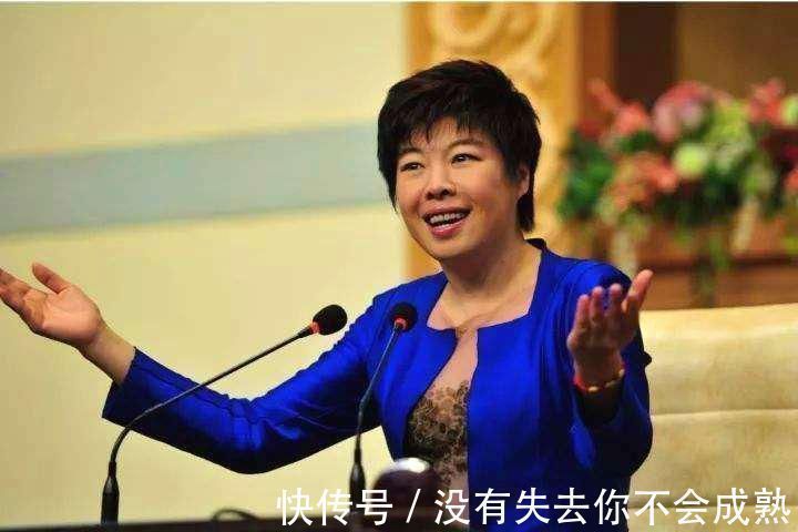 国学@陈丹青评价于丹是个“神父”,于丹和易中天真是二三流学者吗