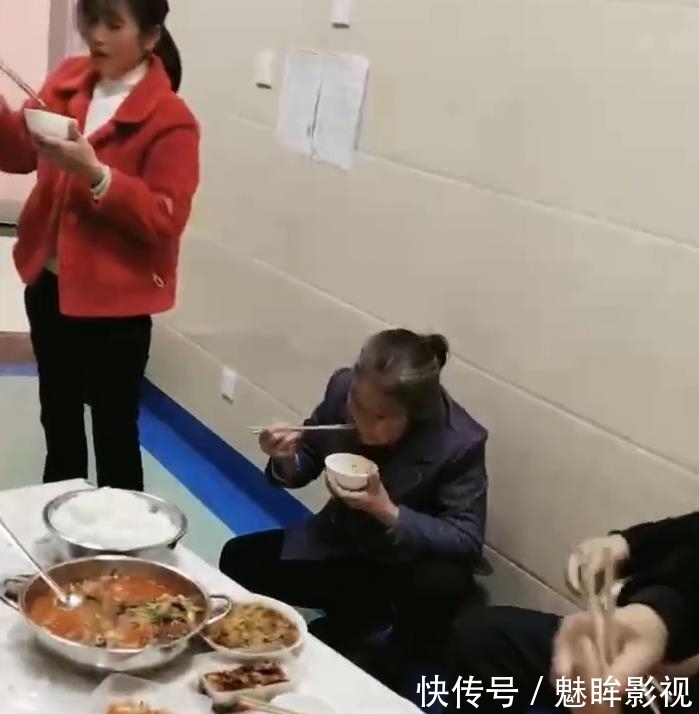 贵州|贵州女子剖腹产，全家人病房吃酸汤牛肉火锅，网友：幸亏是娘家人